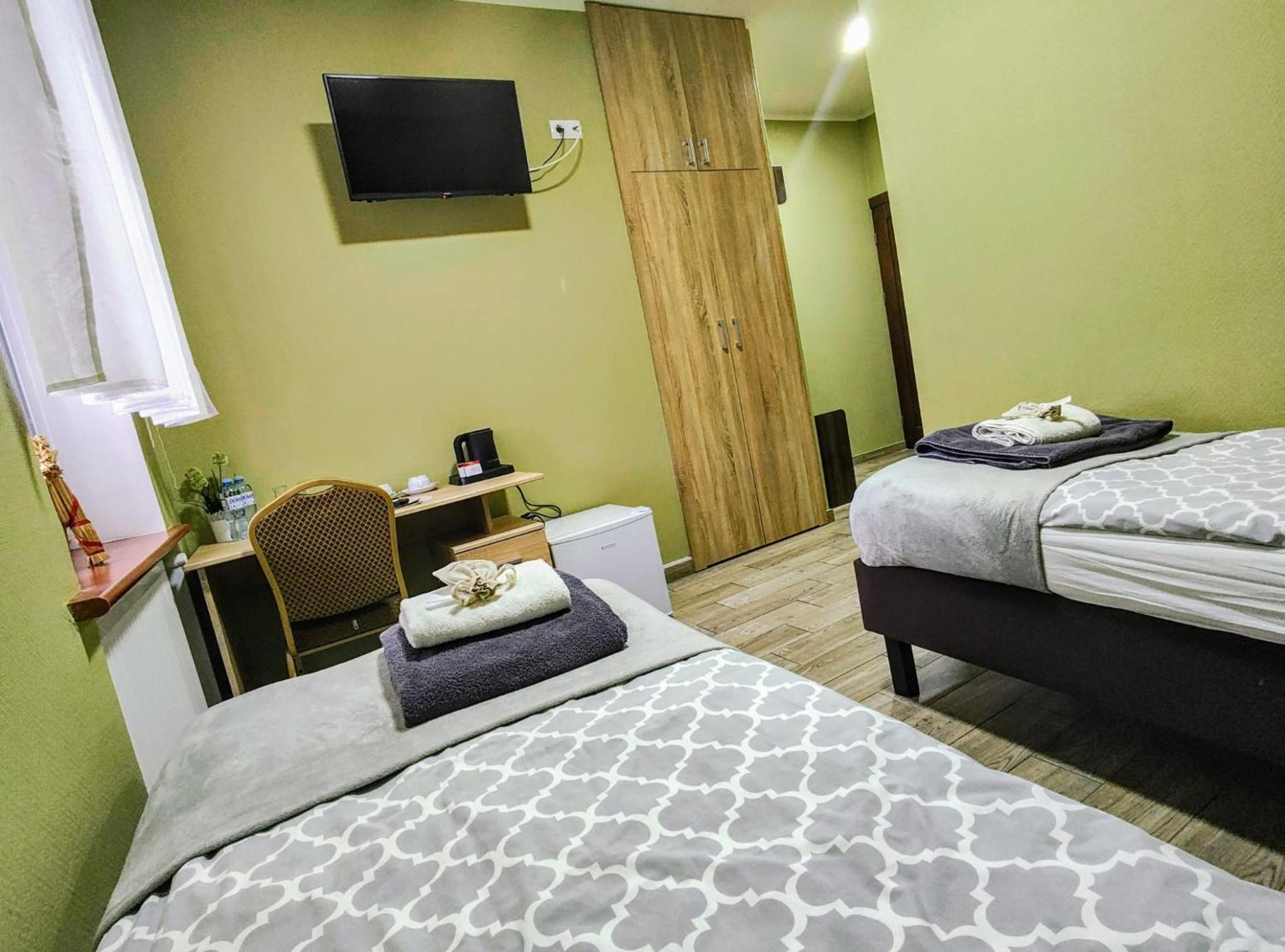 Palac Pod Bocianim Gniazdem Runowo  ภายนอก รูปภาพ